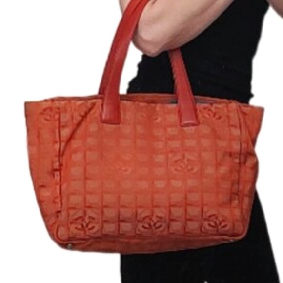 CHANEL Travel Ligne tote EUC - Picture 13 of 16